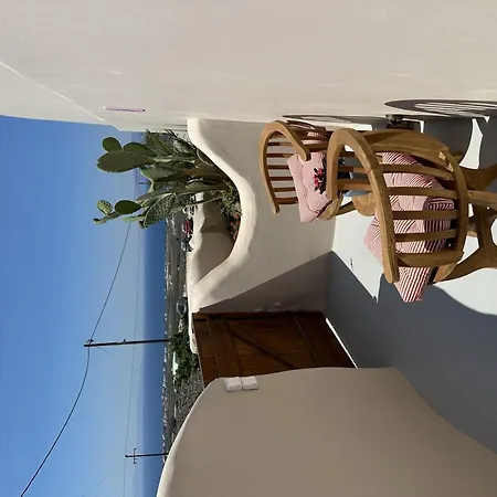 Finikia Santorini *