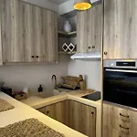Finikia Santorini *