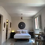 Finikia Santorini Ия