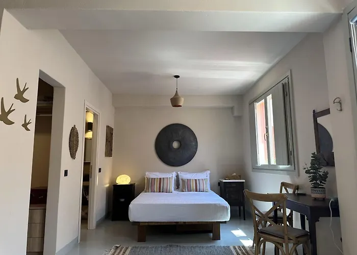 Finikia Santorini Ia