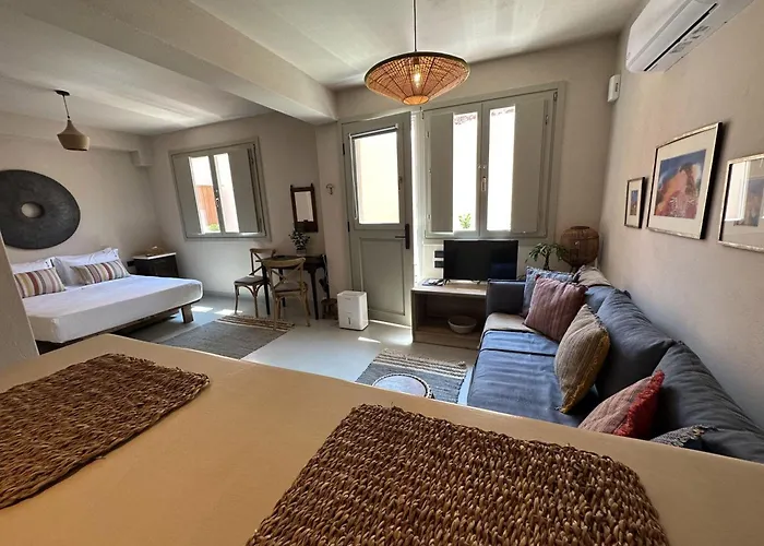 Finikia Santorini Villa